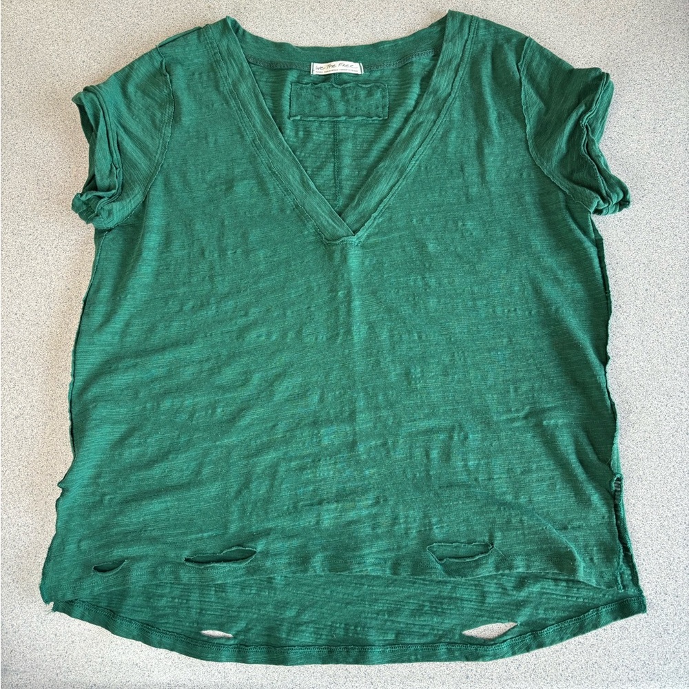We The Free Emerald Green Distressed V-Neck T-Shirt size Small